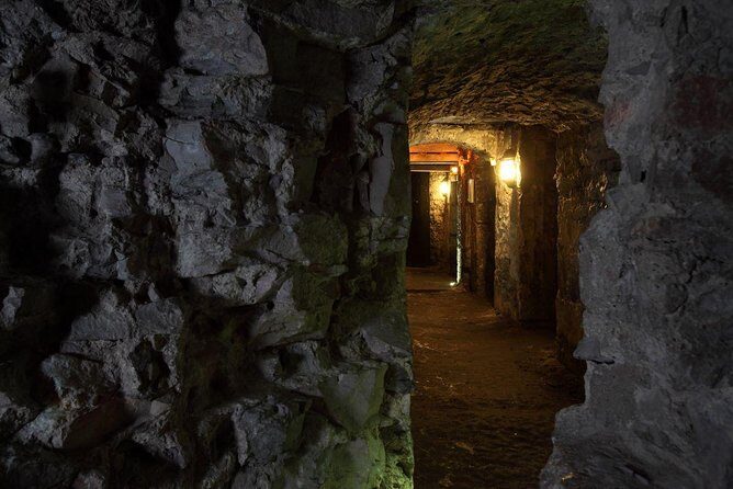 Multi-Sensory Night Walking Tour with Haunted Vaults in Edinburgh - Practical tips for a better spooky night