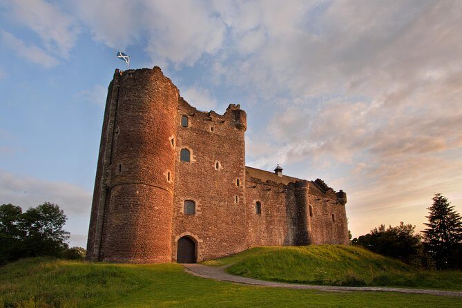 Outlander Adventure Day Tour from Glasgow Including Admissions - Glasgow Departure and Getting Comfortable on the Mini-Coach