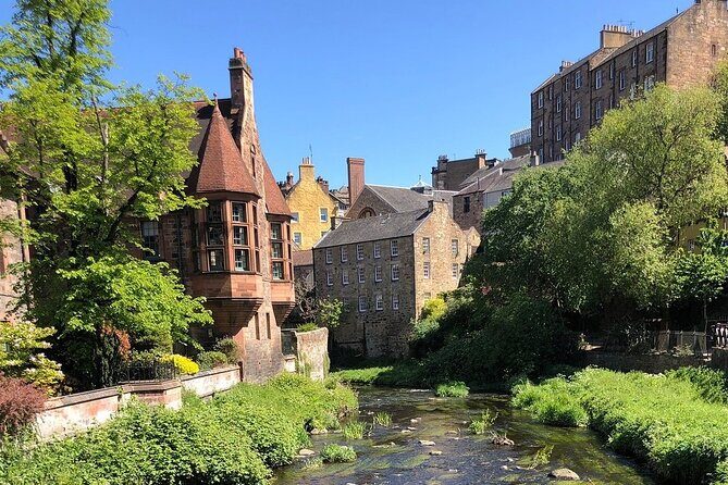 Private 4 Hour Tour of Edinburgh in a Spacious 6-seater Mercedes - A Four-Hour Hit of Edinburgh Old Town and New Town, Without the Parking Stress