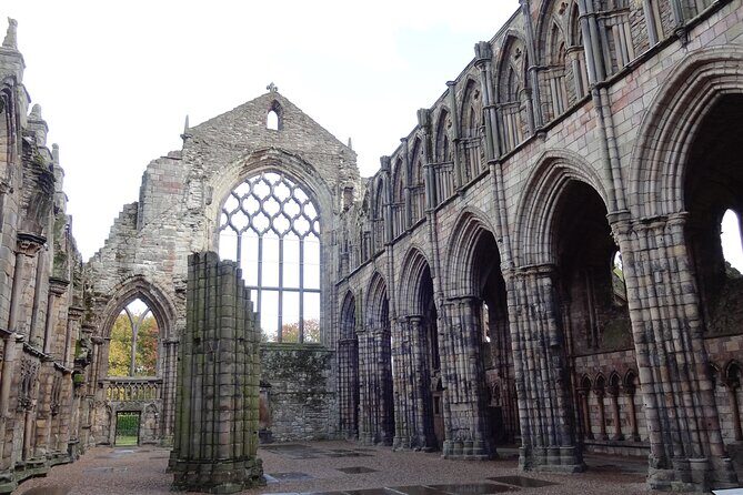 Private 4 Hour Tour of Edinburgh in a Spacious 6-seater Mercedes - Arthur’s Seat, Calton Hill, and the Sunset-Ready Finale