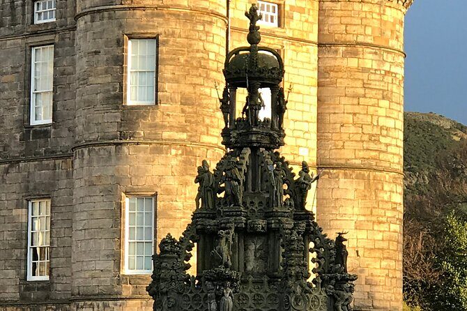 Private Edinburgh City 4-Hour Guided Tour in a black cab LEVC TX - New Town vs Old Town: Seeing the City’s Two Personalities
