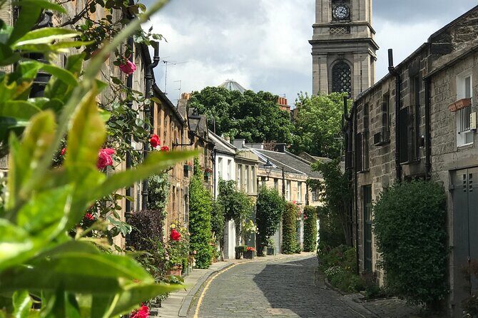 Private Edinburgh City 4-Hour Guided Tour in a black cab LEVC TX - Scottish Parliament and Surgeons’ Hall: Two Sides of Scotland’s Story
