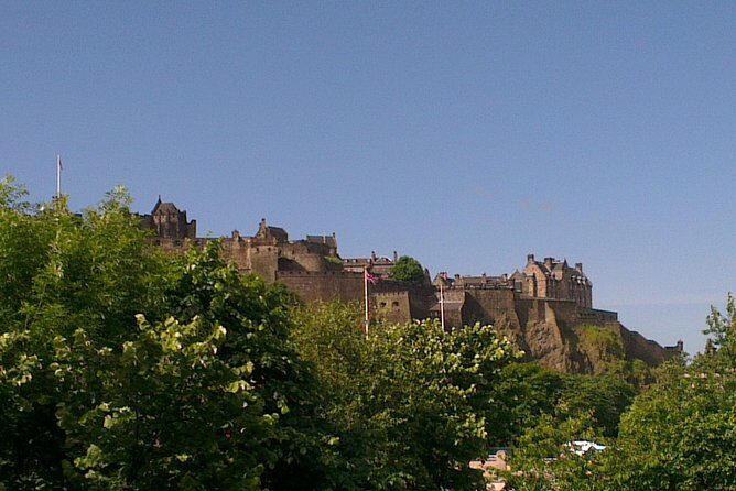 Private Walk: Edinburgh Old Town and New Town - Victoria Street, the bows, and the story of the Royal Mile