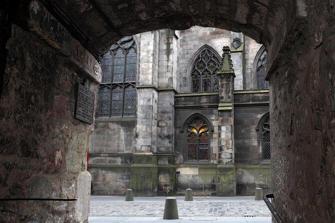Royal Mile and Edinburgh Castle - Small Group Walking Tour - Castlehill views: the payoff before you commit to the castle