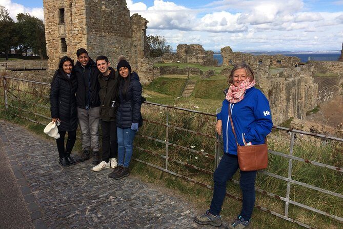 St Andrews Must-Sees Daily Walking Tour (11am & 2pm) - Small-group size: what to expect when the cap changes