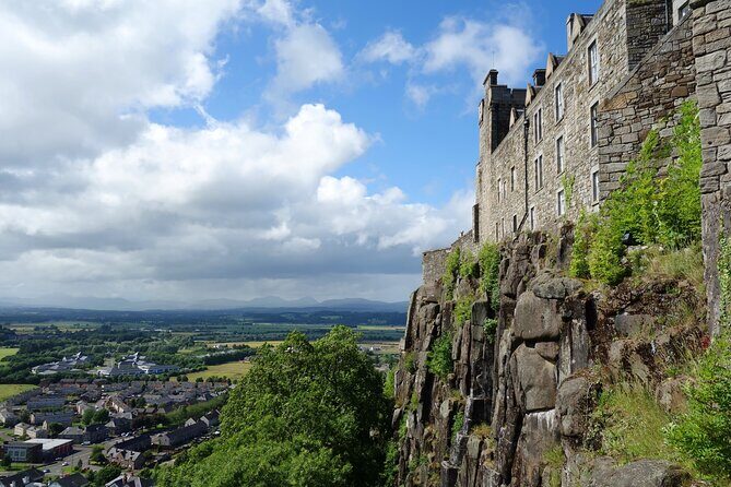 Stirling Castle, Kelpies and Loch Lomond from Edinburgh - Callander: the boundary town with Highlands on the horizon