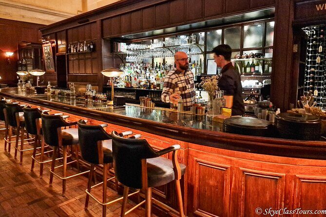 Tailored Premium Edinburgh Food Tour with Highest Quality Dishes - Entering Old Town Chambers: Where the Tour Starts