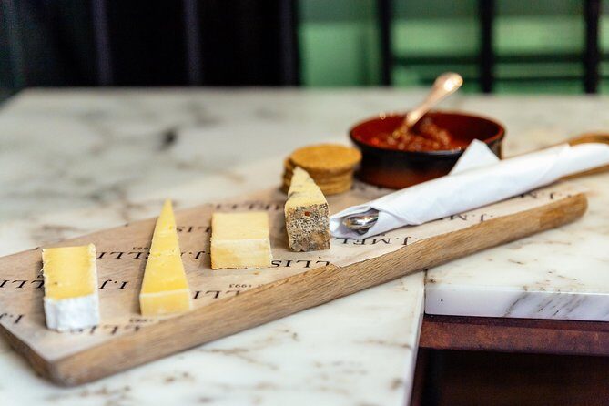 The 10 Tastings of Edinburgh With Locals: Private Food Tour - Walking time, weather, and comfort tips
