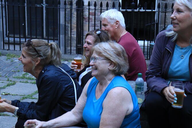 The Edinburgh Literary Pub Tour - Rain, wind, and comfort: what to wear for a 7:30 pm walk
