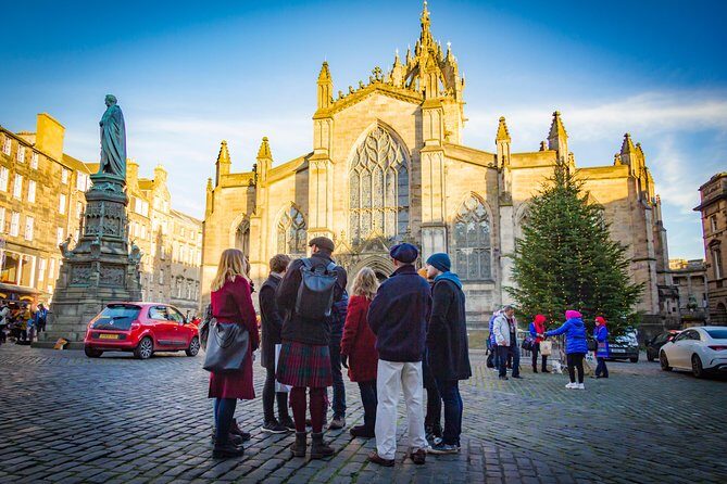 The Mountebank Comedy Walk of Edinburgh - Edinburgh Castle panorama and the 1314 raid story: big views, tight timing