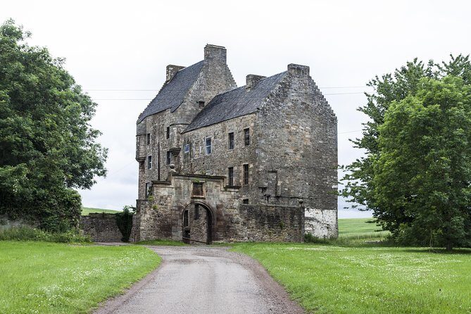 The Outlander 1 Day Experience - Doune Castle (or Blackness Castle): the medieval set that fans recognize instantly