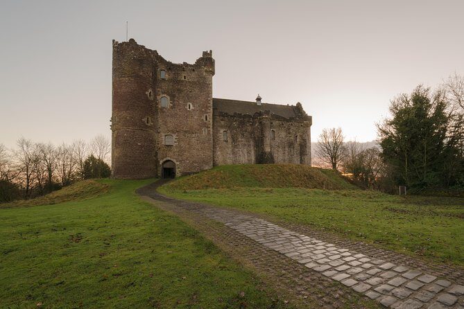 The Outlander 1 Day Experience - Culross and the Mercat Cross: Outlander scenes meet real town drama