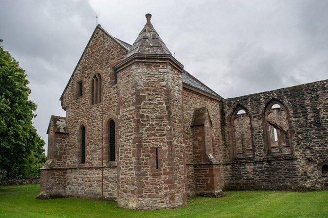 Urquhart Castle, Culloden, Clava Cairns, Loch Ness - Robertson’s Larder and the Highland Cows Break