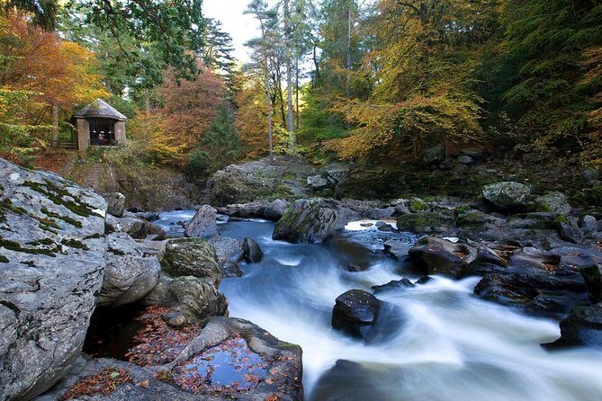 Waterfalls, Warriors & Whisky Adventure Day Tour from Edinburgh - The stories in the van: Wars of Independence and guide-driven energy